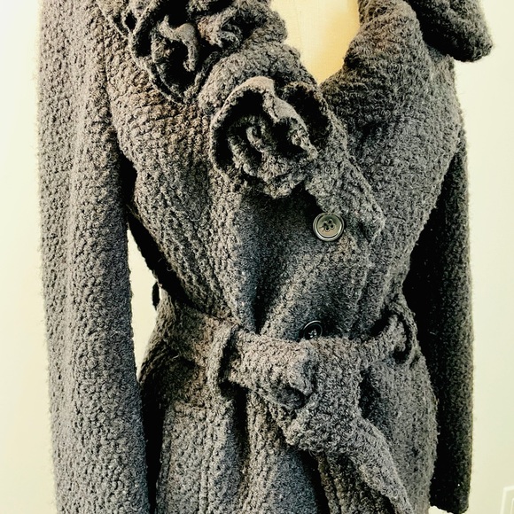 Wool Blend Unique Collar Design - Picture 3 of 8